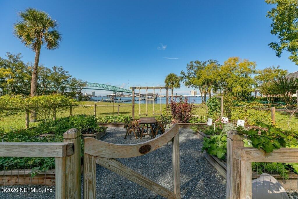 4626 River Point Road W, Jacksonville, FL 32207 Photo