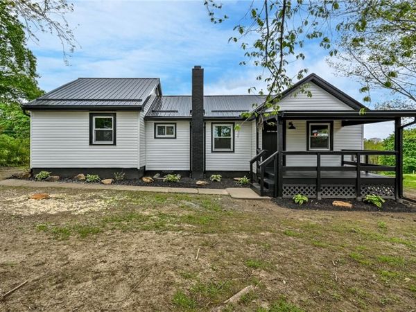 1295 Lark Dr , Ellwood City, PA 16117