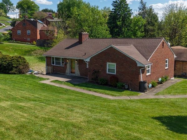 504 Rolling Green Dr , Bethel Park, PA 15102