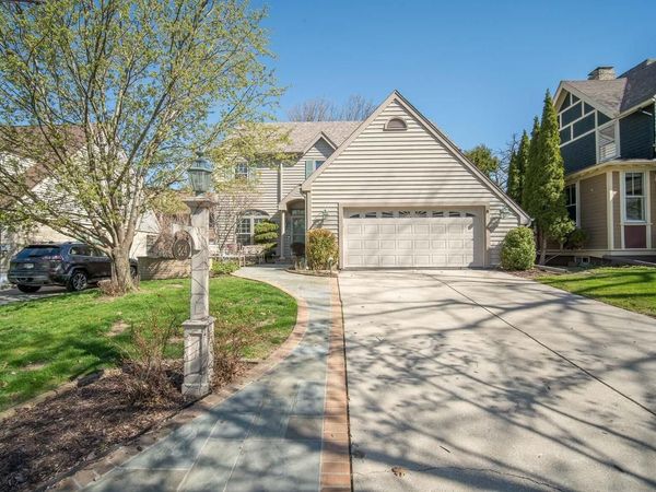 824 Glen AVENUE, Whitefish Bay, WI 53217