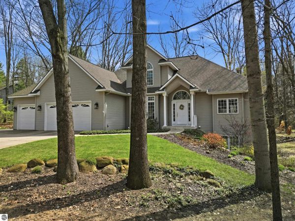 5859 Dix Dr NE, Belmont, MI 49306