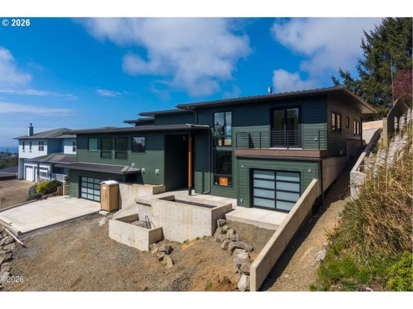 1025 NE 7TH DR, Newport, OR 97365