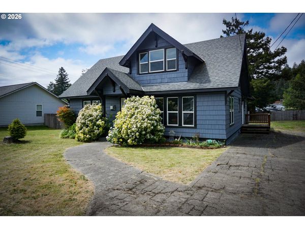 1735 N ELM ST, Coquille, OR 97423