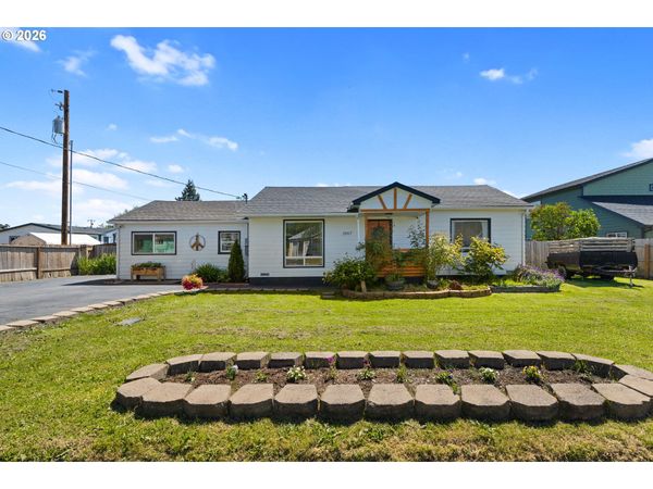 1997 CASTLE AVE, Roseburg, OR 97471
