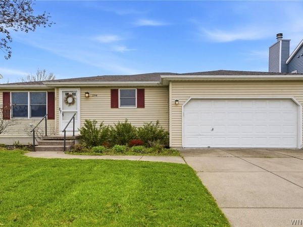 294 Summit Boulevard , North Tonawanda, NY 14120