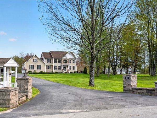 12 Wilbur Dr , Fulton, NY 13069