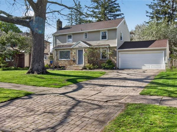 670 Claybourne Rd, Rochester, NY 14618
