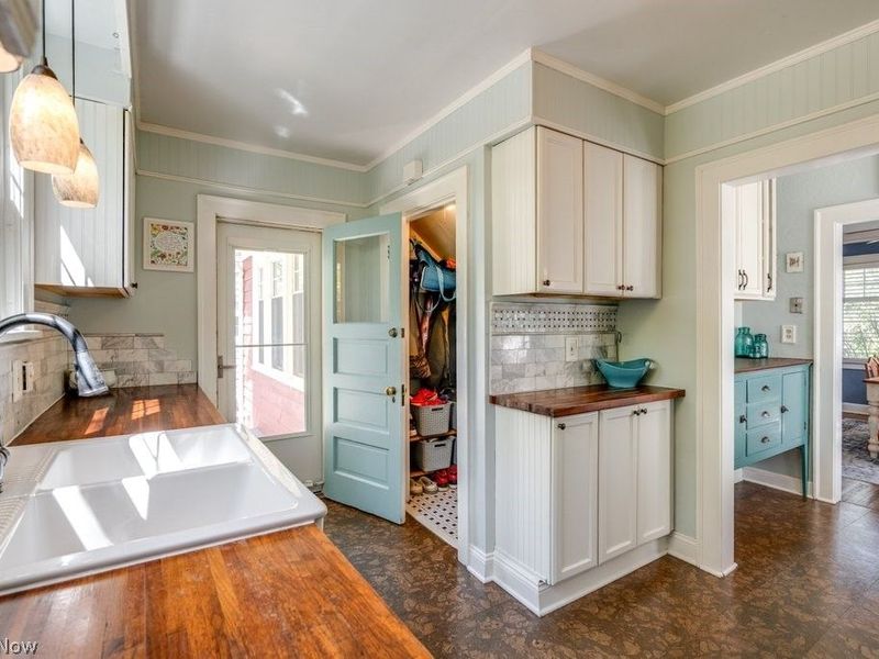 3376 Clarendon Road, Cleveland Heights, OH 44118 Photo 18