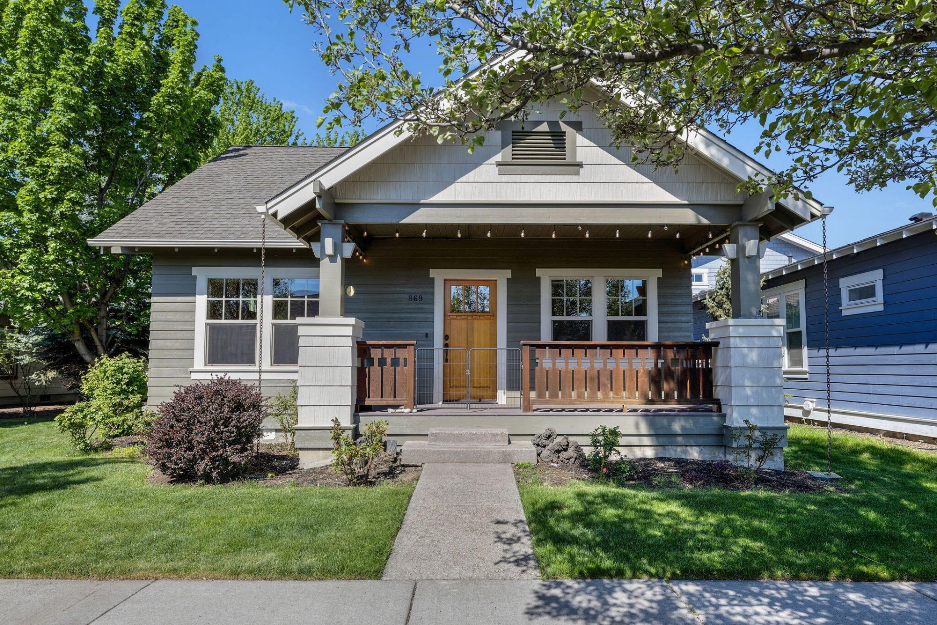 869 NW Rimrock Drive, Redmond, OR 97756 Main Photo