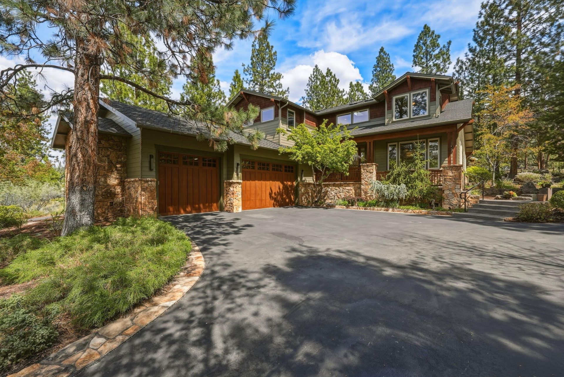240 NW Skyliner Summit Loop, Bend, OR 97703 Main Photo