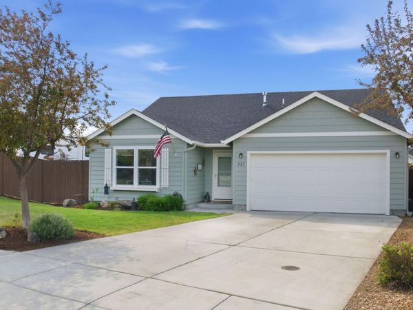 321 SW Antler Ridge Court, Redmond, OR 97756