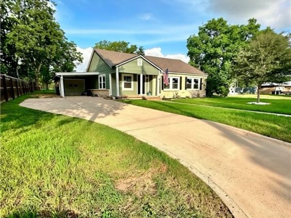 309 S Ridge , Hallettsville, TX 77964