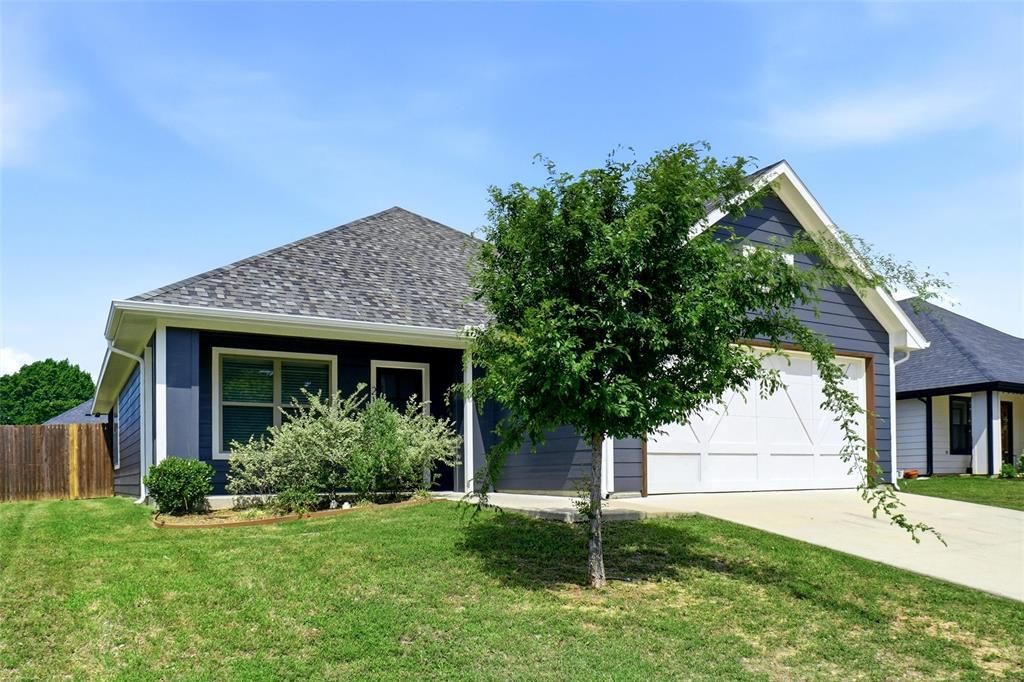 210 Clover Circle, Weatherford, TX 76086 Main Photo