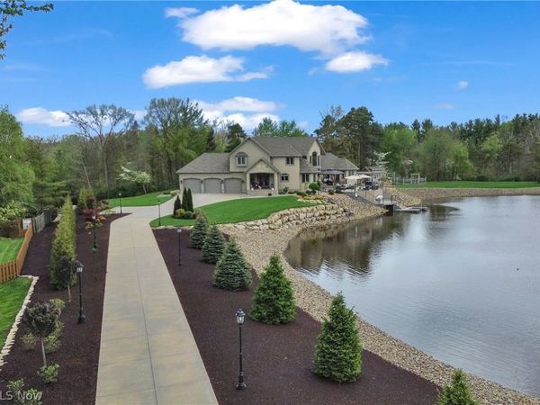 2900 Whispering Pines Drive , Canfield, OH 44406