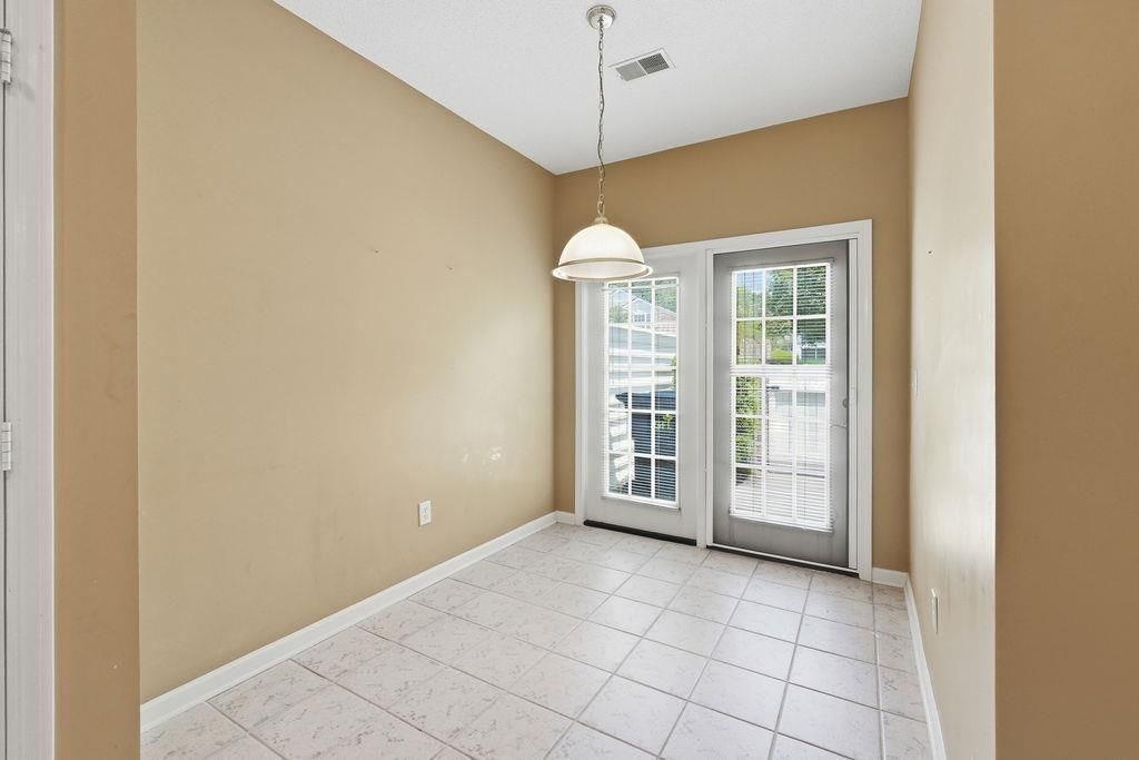 4424 Montrose Ln. Photo 10