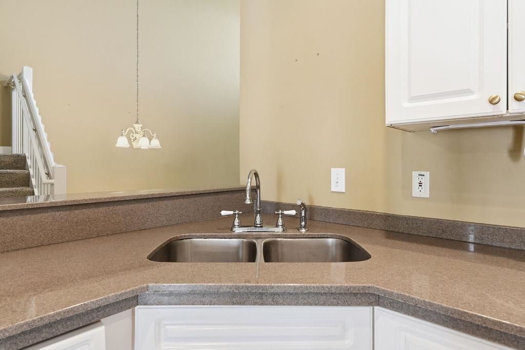 4424 Montrose Ln. Photo 5
