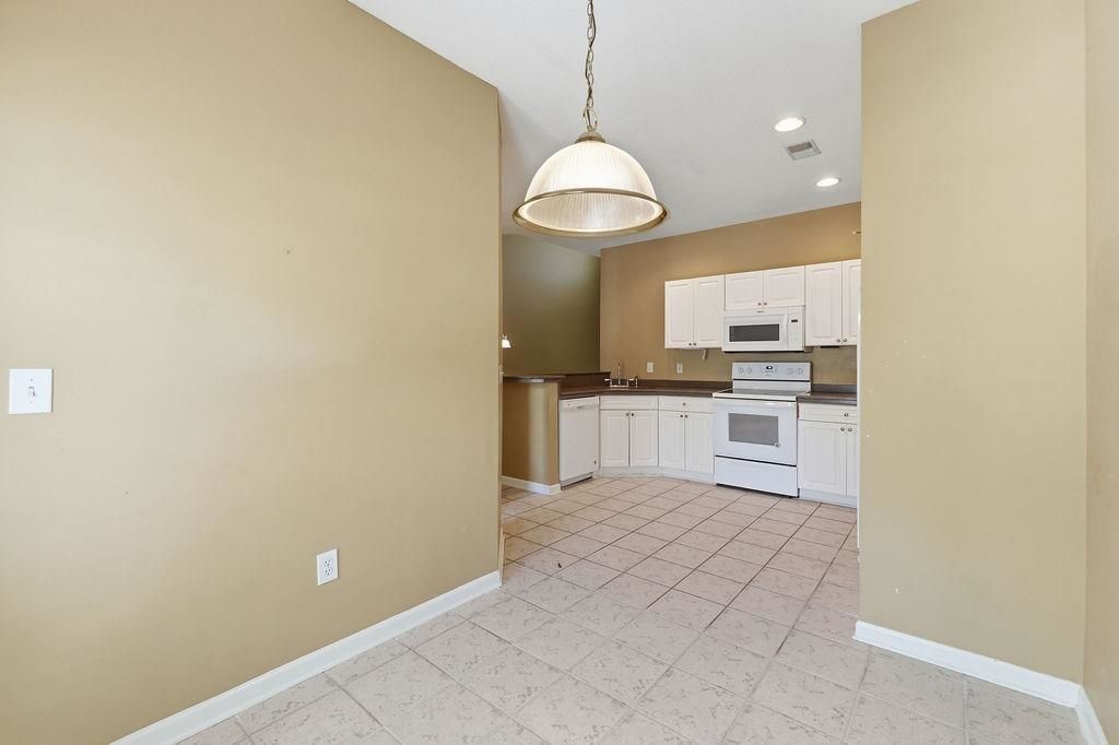 4424 Montrose Ln. Photo 7