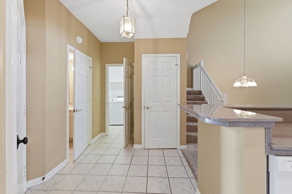 4424 Montrose Ln. Photo 9