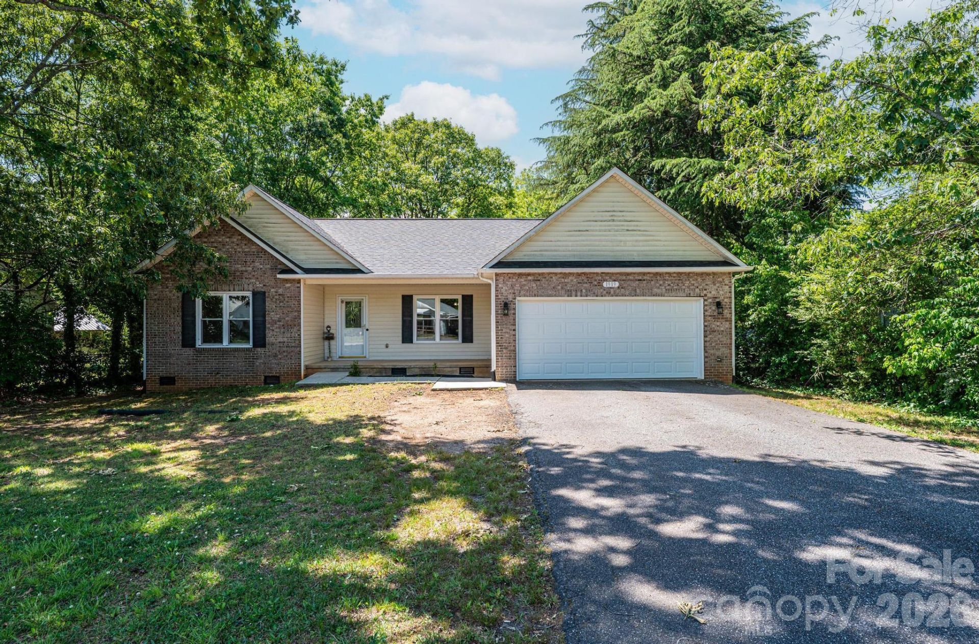 1919 2nd Avenue Sw, Hickory, NC 28602 Main Photo