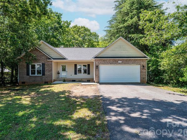 1919 2nd Avenue SW, Hickory, NC 28602