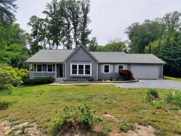 104 Richards Drive, Hendersonville, NC 28792