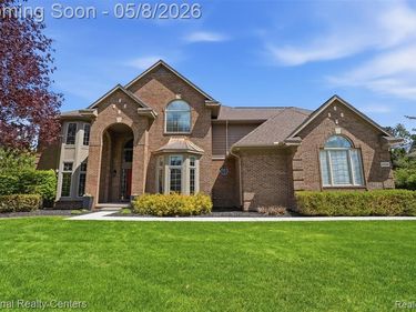 24282 Lynwood Drive, Novi, MI 48374