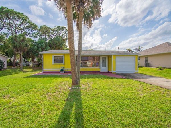418 Maple Street, Sebastian, FL 32958