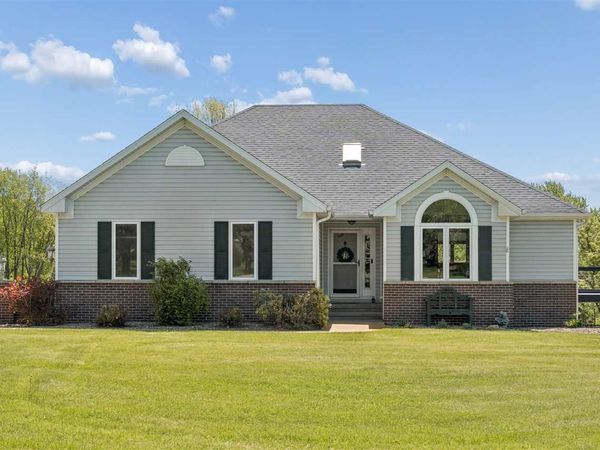 3313 Cedar Hill Dr, Solon, IA 52333
