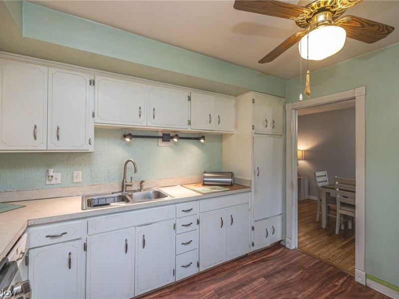 6833 Maplewood Road, Parma Heights, OH 44130 Photo 12