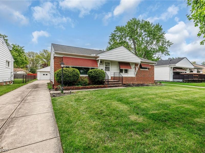 6833 Maplewood Road, Parma Heights, OH 44130 Photo 2