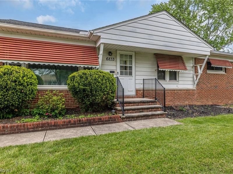 6833 Maplewood Road, Parma Heights, OH 44130 Photo 3