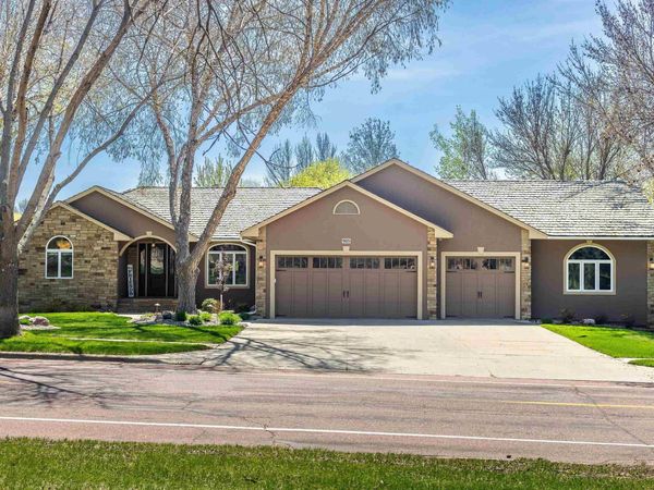 905 Ralph Rogers Rd, Sioux Falls, SD 57108