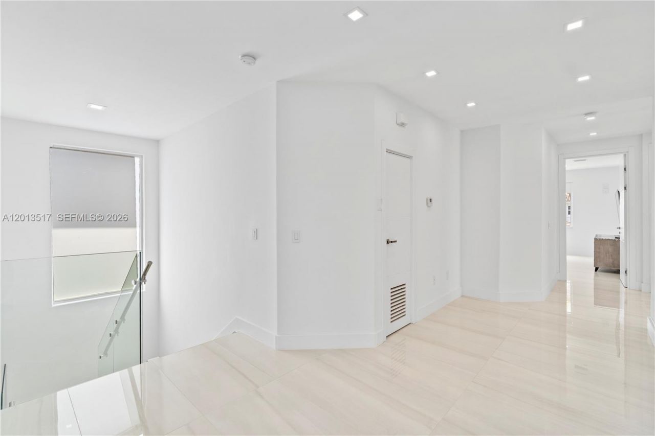 3188 NE 211th Ter , Aventura, FL 33180 Photo