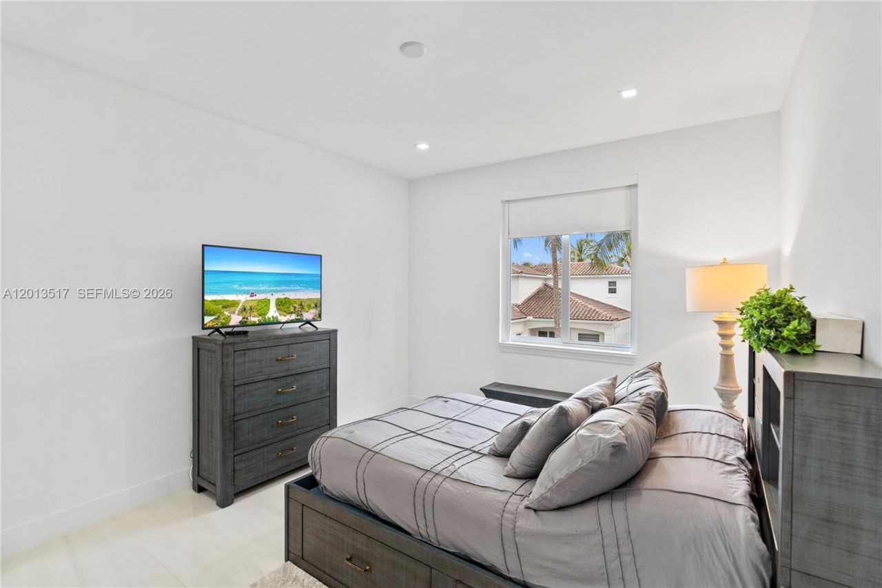 3188 NE 211th Ter , Aventura, FL 33180 Photo