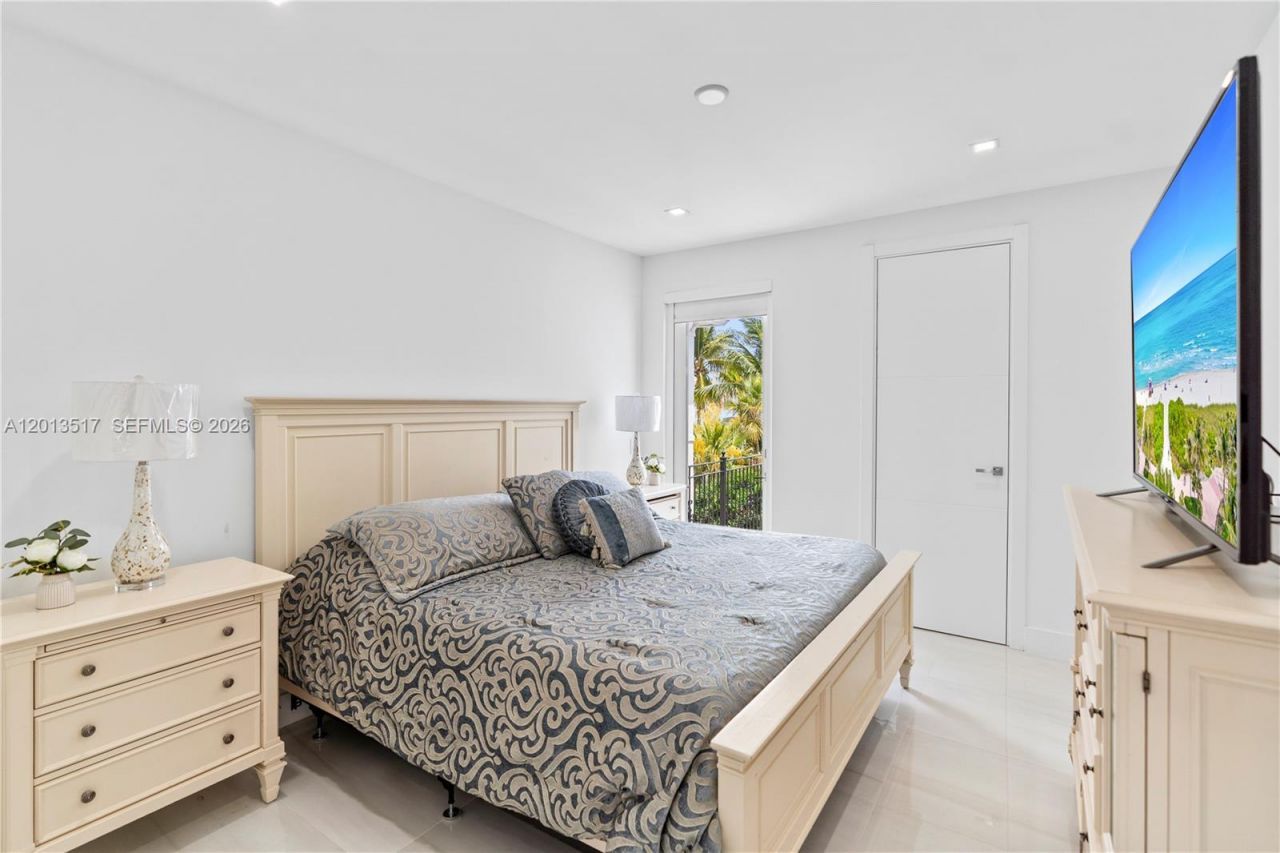 3188 NE 211th Ter , Aventura, FL 33180 Photo