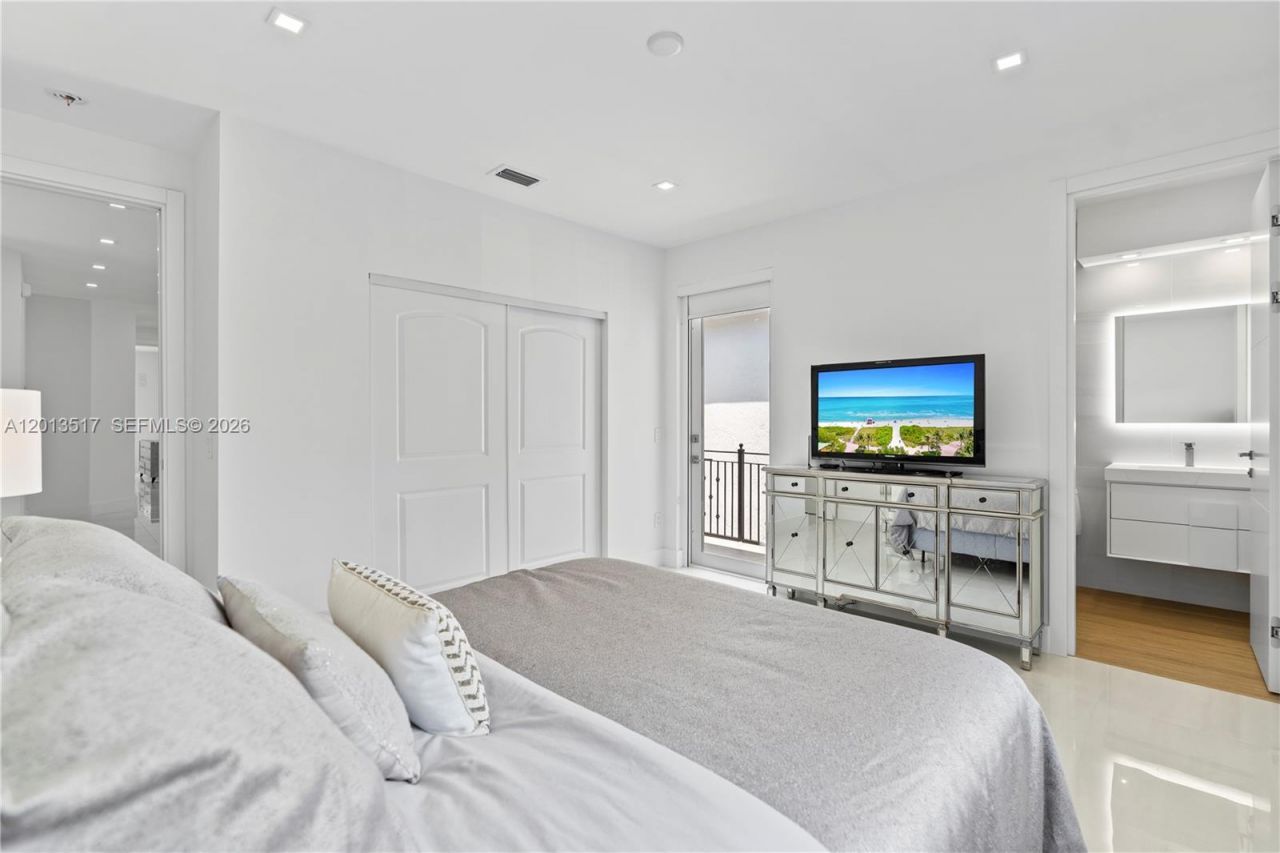 3188 NE 211th Ter , Aventura, FL 33180 Photo