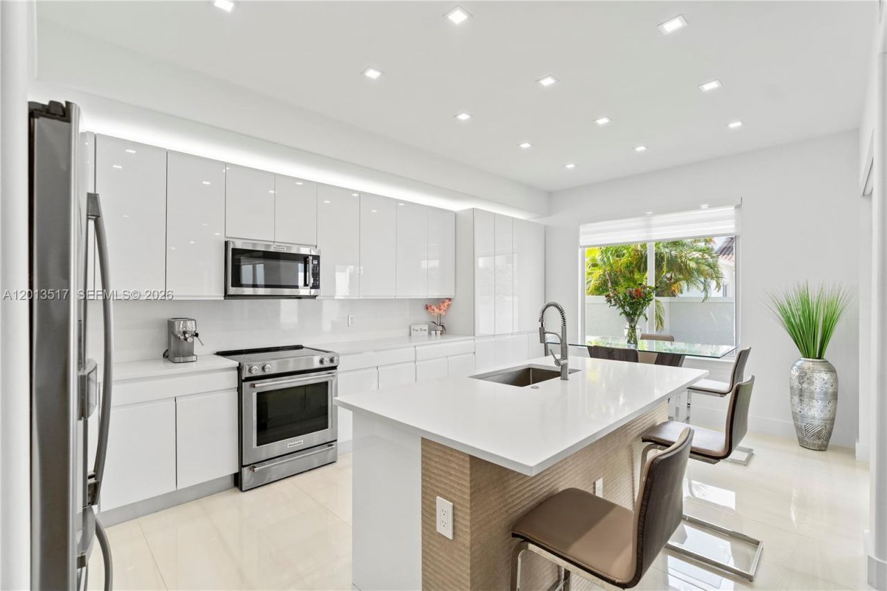 3188 NE 211th Ter, Aventura, FL 33180 Photo