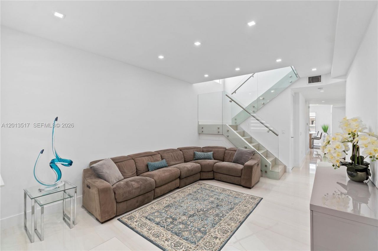 3188 NE 211th Ter , Aventura, FL 33180 Photo