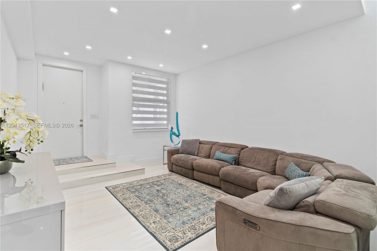 3188 NE 211th Ter , Aventura, FL 33180 Photo