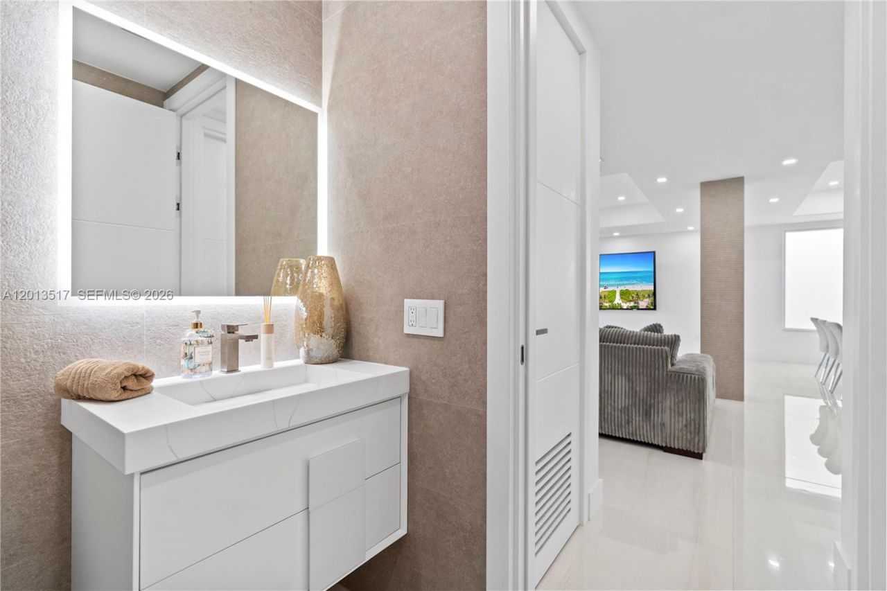 3188 NE 211th Ter , Aventura, FL 33180 Photo