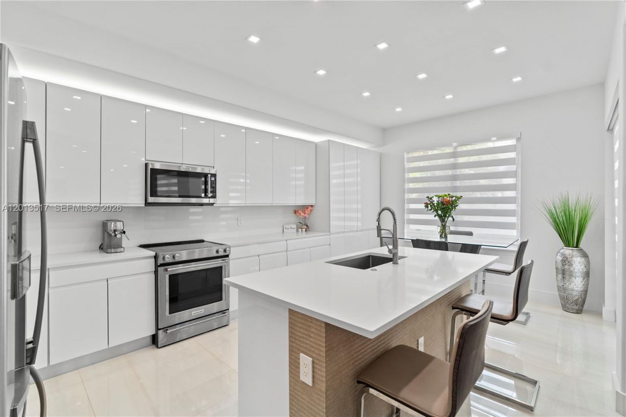 3188 NE 211th Ter , Aventura, FL 33180 Photo