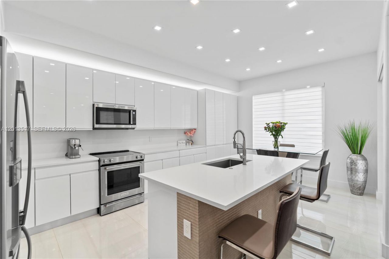 3188 NE 211th Ter , Aventura, FL 33180 Photo