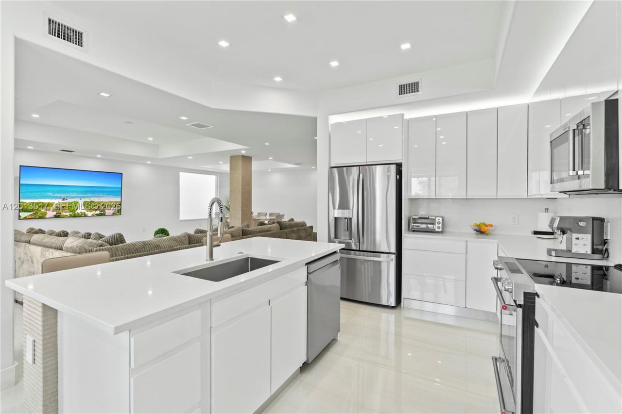 3188 NE 211th Ter, Aventura, FL 33180 Photo