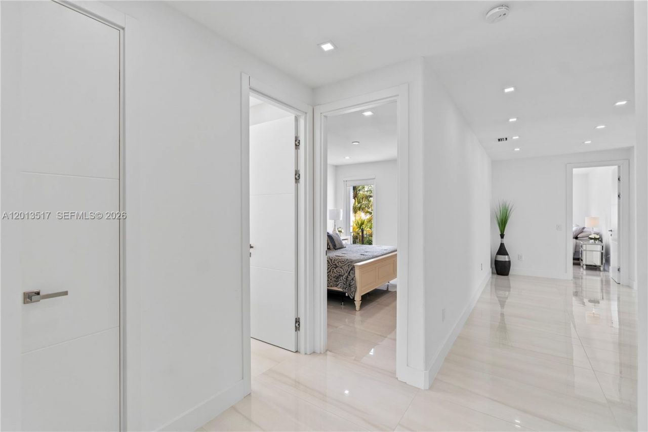 3188 NE 211th Ter , Aventura, FL 33180 Photo