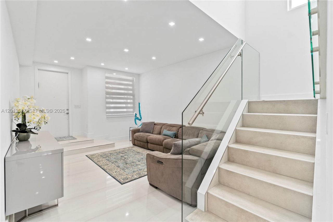 3188 NE 211th Ter , Aventura, FL 33180 Photo