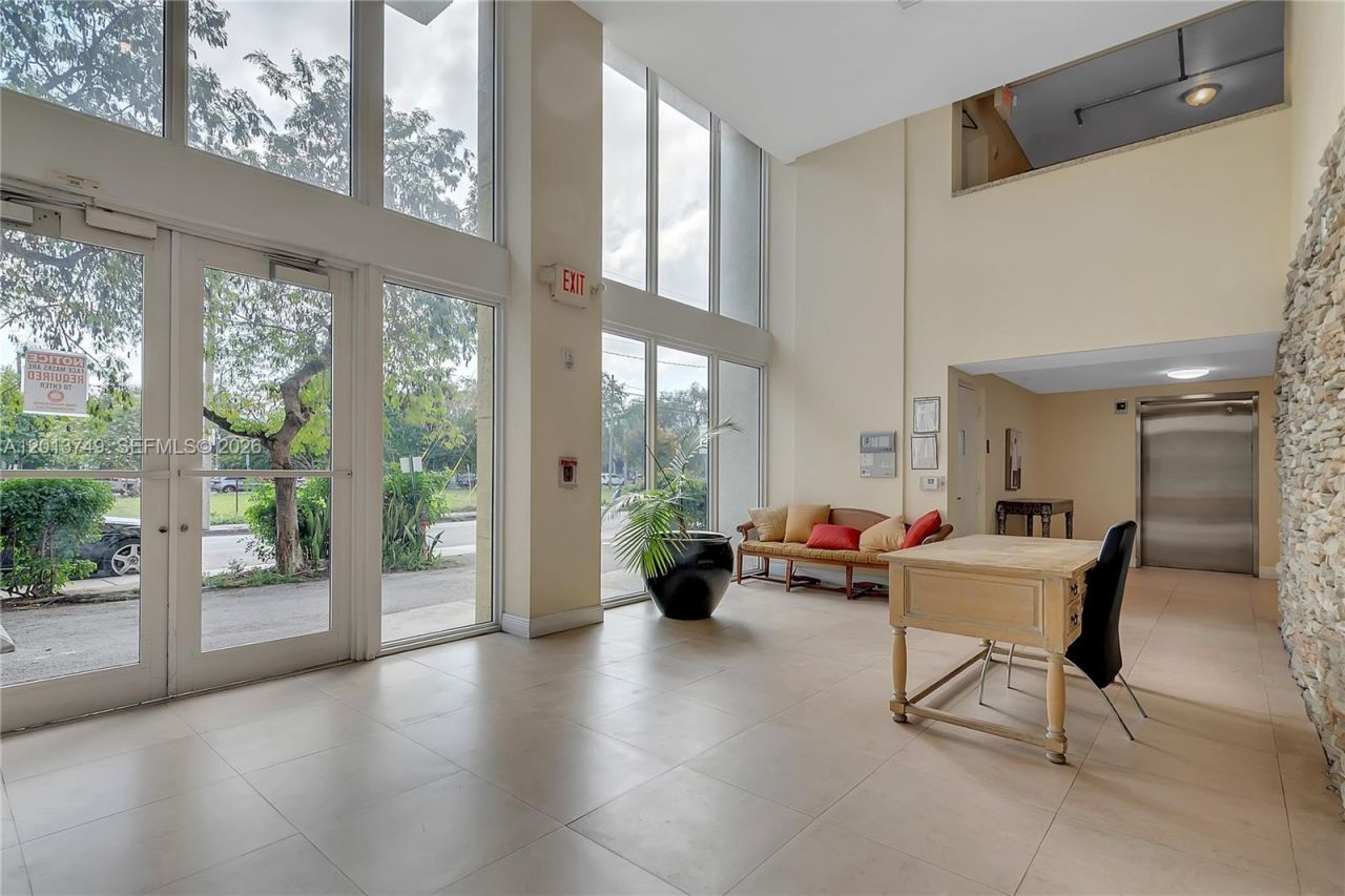 1350 NW 8th Ct , Unit B2-4, Miami, FL 33136 Photo