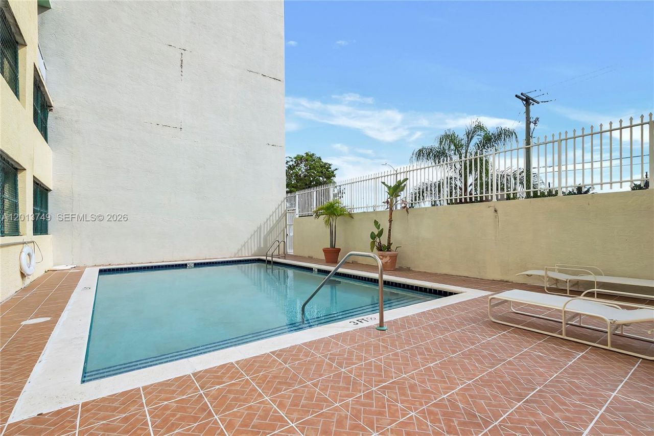 1350 NW 8th Ct , Unit B2-4, Miami, FL 33136 Photo