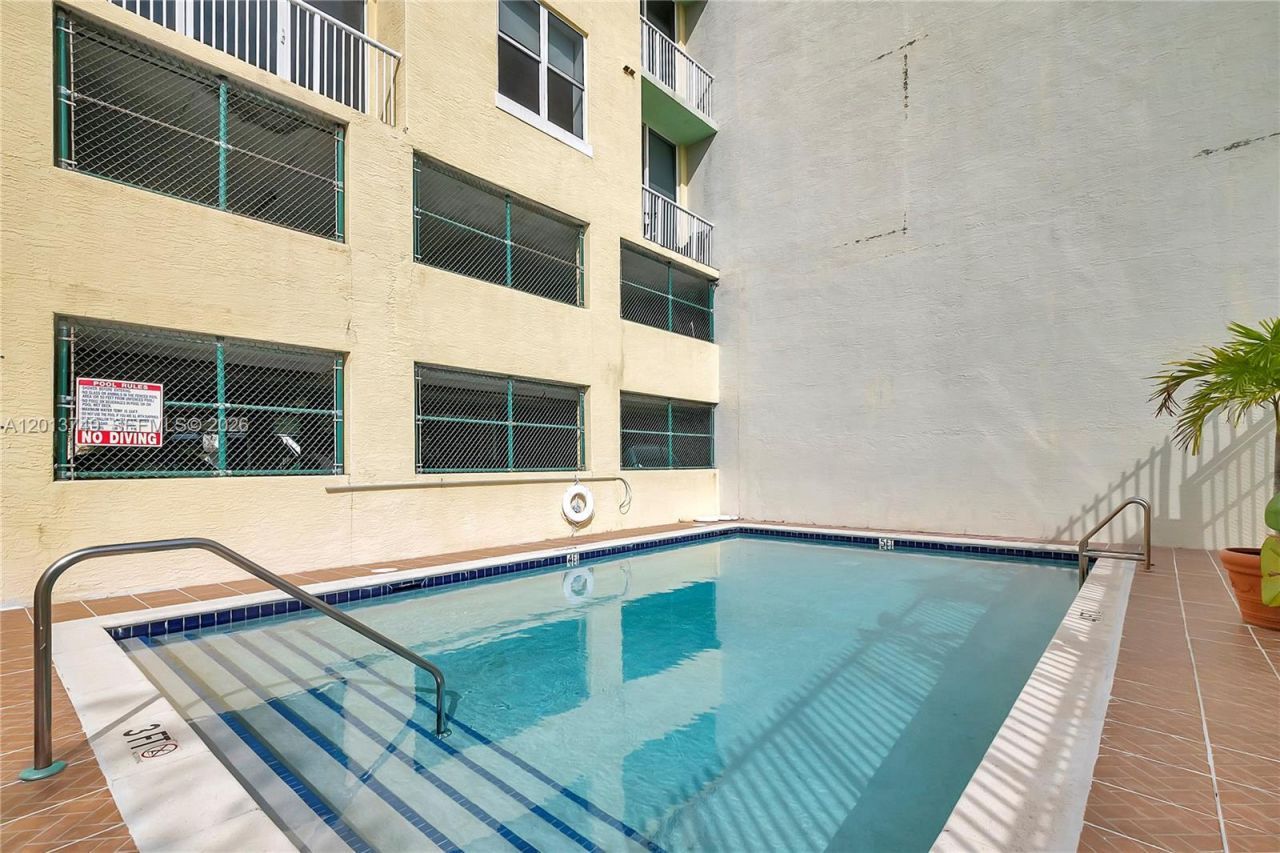 1350 NW 8th Ct , Unit B2-4, Miami, FL 33136 Photo