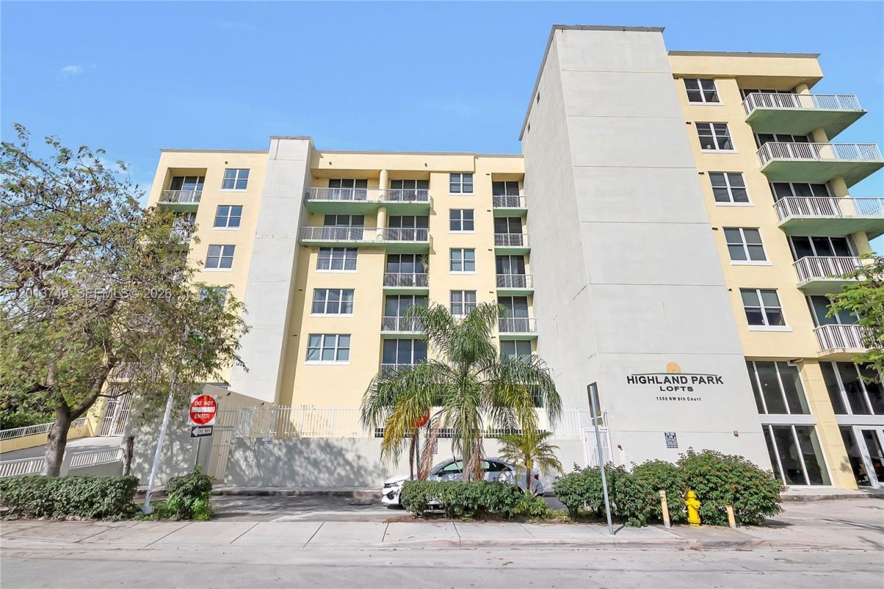 1350 NW 8th Ct , Unit B2-4, Miami, FL 33136 Photo