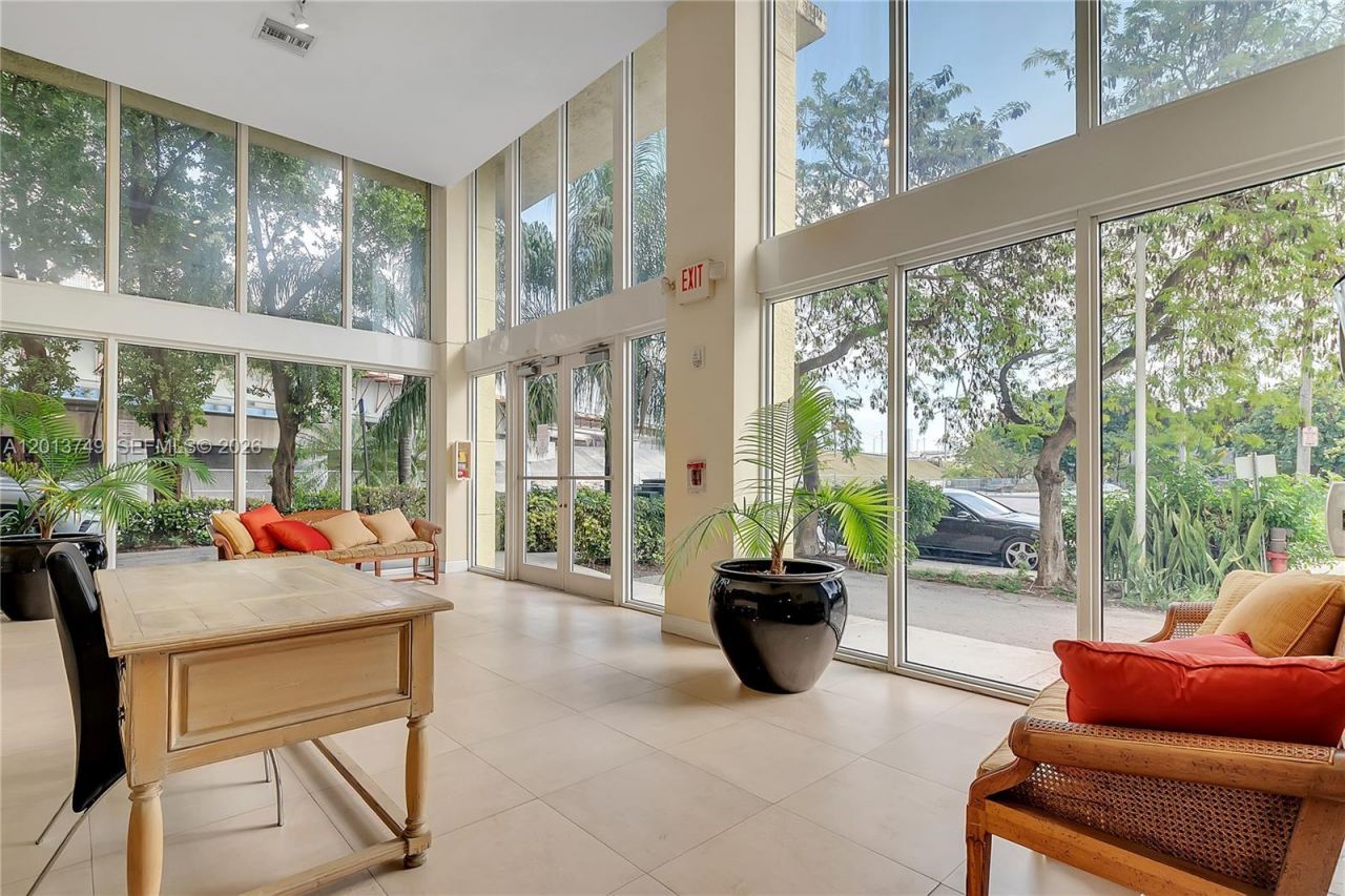 1350 NW 8th Ct , Unit B2-4, Miami, FL 33136 Photo